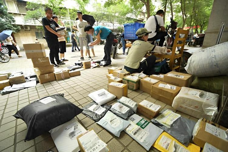 礼品代发_快递业新春年货寄递高峰_快递公司春节不打烊政策